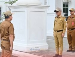 Bupati Nias Pimpin Upacara Pengibaran Bendera Putih