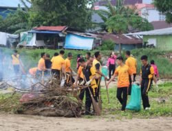Polres Nias Gelar Bakti Sosial Gotong Royong Bersama DLH DAN Maxim Di Pesisir Pantai Nou Pasar Ya’ahowu
