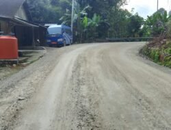 Di duga Material Base A Pada Bangunan Jalan Provinsi Miga -Lolowua Penuh Debu & Pasir, Ketika Hujan Banyak Lumpur